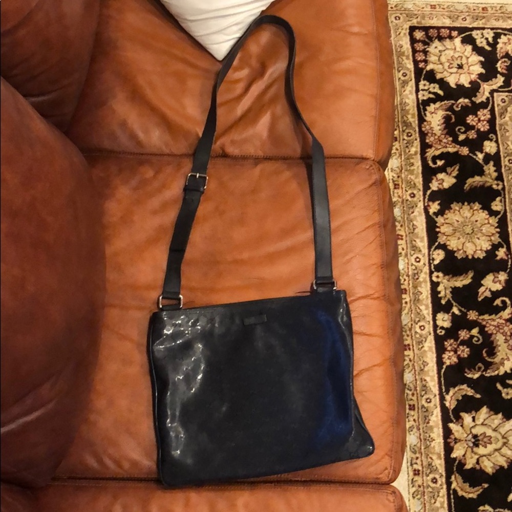 Navy Gucci crossover bag!